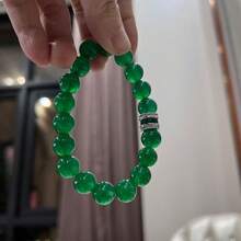 Vòng tay đính hạt đá Chalcedony xanh tự nhiên, phong cách sang trọng tinh tế với điểm nhấn đá CZ và đá xanh, trang sức đá quý màu xanh thanh lịch dành cho cả nam và nữ. - màu xanh lá - Xem 4