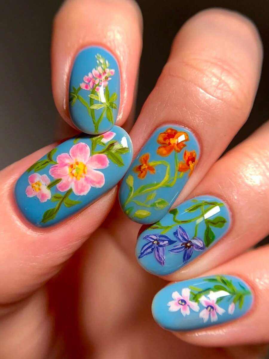 一套24片椭圆形短款按压式美甲贴片，饰以浪漫活泼的五种花卉图案，手工绘制而成。这款多功能、可重复使用且可卸除的假指甲非常适合年轻女性，是春季郊游、野餐、拍照和日常佩戴的理想之选。 - 彩色 - 查看 1