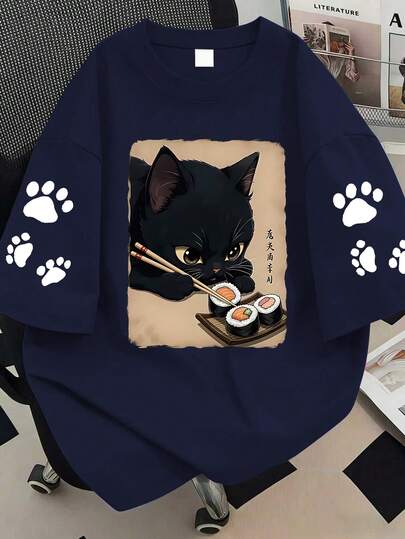 大码女式猫爪印花圆领T恤，猫咪吃寿司图案，适合夏季假期、新年、情人节、母亲节等场合。休闲夏季上衣，时尚印花短袖。适合夏季假期、海滩度假、春季穿搭、春季上衣、女士夏季服装