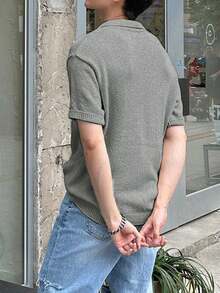 男女皆宜的休闲纯色V领短袖针织衫，适合春夏穿着，欧美韩风皆宜。 - 灰色 - 查看 4