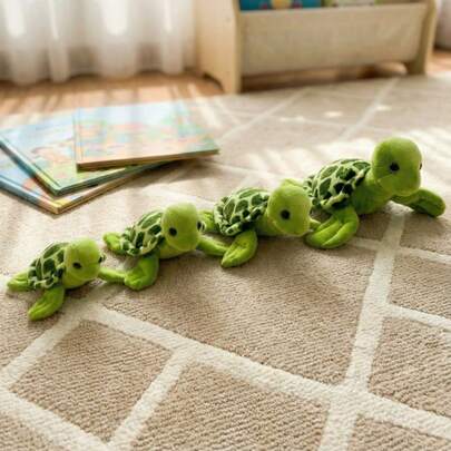 1个逼真柔软可爱的小乌龟毛绒玩具，图案清晰，造型栩栩如生，是令人安心的伙伴，经久耐用，不易起球，适合作为桌面摆件或送给朋友的礼物。