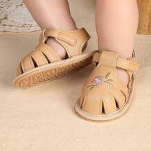 Dép xăng đan bít mũi khoét lỗ dễ thương mới cho bé gái sơ sinh mùa hè 2026, đế mềm. - Màu be - Xem 8