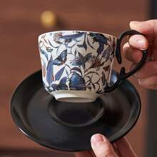 DearDali 1 chiếc cốc cà phê gốm/chịu nhiệt kiểu cổ điển 350ml, đế màu trắng sữa nghệ thuật kết hợp với họa tiết cây cọ và bướm màu xanh đen, kiểu dáng cốc cổ điển với tay cầm hình trái tim độc đáo, thích hợp cho đồ uống nóng, sử dụng tại nhà, làm quà tặng, quà ngày lễ hoặc quà tựu trường. - Nhiều màu - Xem 10