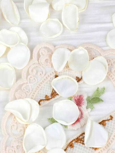 100pcs White Artificial Silk Rose Petals, Suitable For Wedding, Bridal Shower, Party, Aisle Decor, Confetti, Proposal, Romantic Night, Bridal Shower, Wedding, Bridal Shower Supplies, Wedding Decor, Wedding Accessories, Bridal Shower, Mother's Day Gift Decor