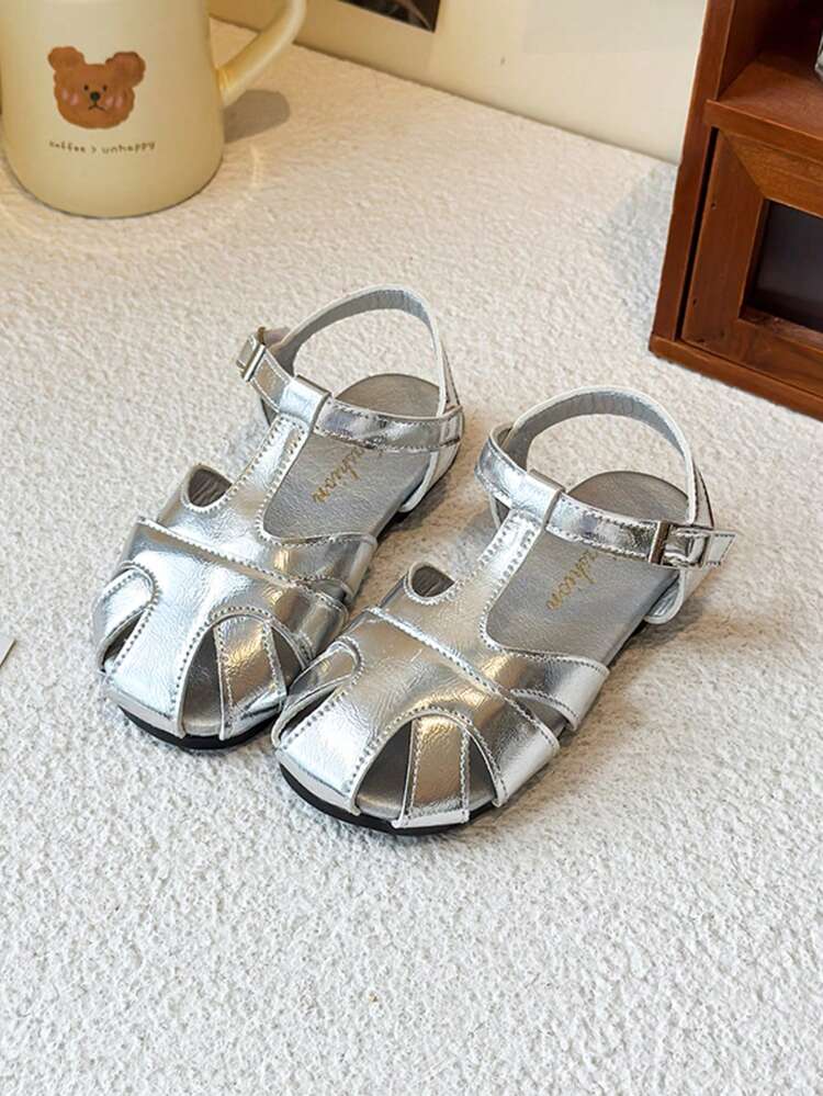 1 Pair Children's Red Glossy PU Base + Round Hollow Vamp + T-Strap + Metal Buckle + Flat Heel + Casual Style Girls Sandals, Suitable For Daily Wear, Stage Performance, Parent-Child Activities In Summer 2026 - Silver - View 5
