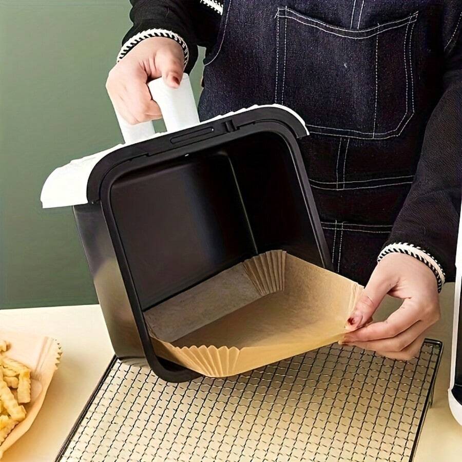 50/100 buc. Hârtie de copt antiaderentă de unică folosință, potrivită pentru utilizarea la friteuza cu aer. Design rezistent la temperaturi ridicate, cu protecție împotriva stropirii, esențială pentru coacerea aripioarelor de pui și a cartofilor prăjiți, ideală pentru petreceri. Ușor de curățat, excelentă pentru utilizare cu hârtie de copt în bucătărie.