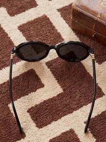 Miu Miu Black Oval Frame Gold Logo UV Protection Fashionable Women's Sunglasses, Summer Beach Style - Black - View 4