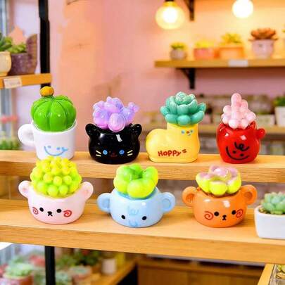 逼真的迷你多肉植物盆栽树脂摆件，可用于娃娃屋、花店等场景，DIY减压，亦可作为桌面或汽车装饰。可放置于书桌、窗台、书架等处，营造可爱氛围。也可作为汽车内饰点缀。此外，它还适合作为盲盒/人偶收藏品，搭配苔藓和小石子，更可打造微缩景观。