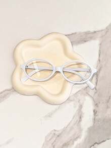 一副复古圆形时尚女式眼镜，轻盈全框设计，日常佩戴舒适，可配近视镜片，适合办公、通勤、学习、购物、旅行、聚会等各种日常活动，是毕业季、母亲节、返校季的完美礼物。 - 彩色 - 查看 10