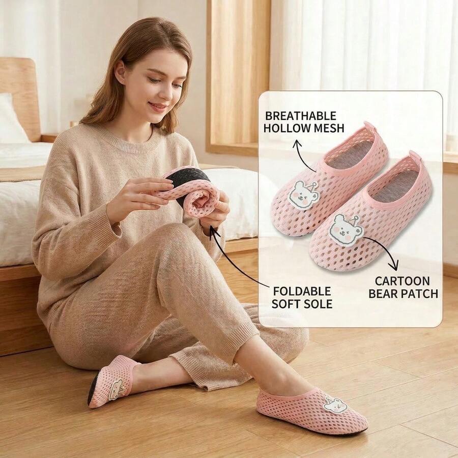 Dép lê lưới thoáng khí khoét lỗ mới mùa xuân/hè 2026, họa tiết động vật hoạt hình, đế mềm nhẹ chống trơn trượt, có thể gấp gọn, dùng trong nhà/tập yoga/du lịch, unisex, màu hồng hình gấu. - Hồng - Xem 1