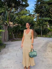 Senya 2026 New Deep V-Neck Sleeveless Knit Dress, French Elegant Style With Ribbed Fishtail Hem, Slim-Fitting And Flattering, Suitable For Daily Commute, Beach Vacation, Or Dates - Apricot - View 2