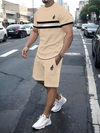 卡其色翼纹条纹印花短袖套装，休闲运动短裤，夏季简约街头风必备单品