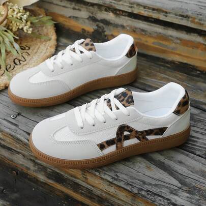 女士夏季休闲平底鞋，轻便套脚户外运动鞋，撞色设计，舒适防滑，适合春秋季穿着。