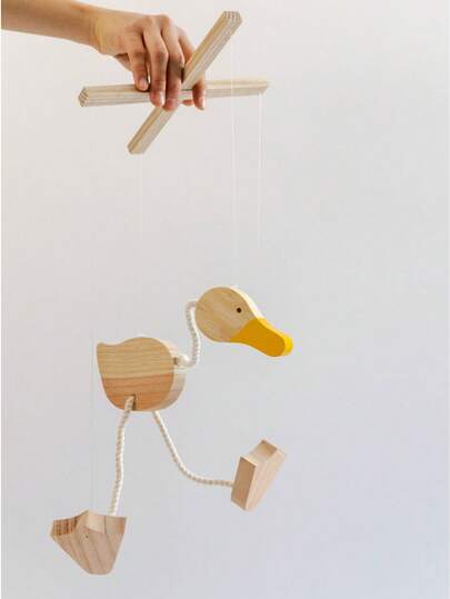 Juguete didáctico de madera para niños marioneta en forma de pato. ensamblado y listo para jugar