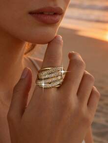 1枚奢华多层线条扭纹戒指，镶嵌立方氧化锆，独特设计，不规则造型，适合婚礼、订婚、周年纪念、宴会等场合，亦可作为情人节礼物。 - 金黃色 - 查看 5