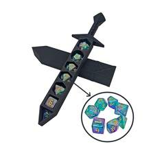 7颗多面骰子，配3D打印ABS树脂剑形收纳盒，专为D&D玩家设计，适用于《龙与地下城》桌面角色扮演游戏（TTRPG、RPG）或其他棋盘游戏，是夏日夜晚派对、露营必备佳品，也是送给男士、男友、兄弟、朋友的理想礼物，更是送给青少年的趣味礼物。 - 彩色 - 查看 17