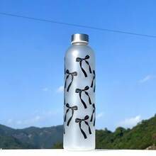 1000毫升（33.81盎司）磨砂PC水瓶 - 蝴蝶结印花设计 + 不锈钢运动瓶盖。防漏、便携、易清洗 - 适用于水、果汁、柠檬水、混合茶饮。可在健身房、家中、办公室、旅行、校园等场所使用（水瓶、水杯、蝴蝶结、运动水瓶、学生水杯、饮具、大容量饮料容器）。畅销欧盟、美国、中东和东南亚 | 时尚运动必备 - 彩色 - 查看 11