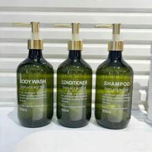 16.91盎司六件套深绿色洗护套装 - 印有文字图案，包含可互换的洗发水、护发素和沐浴露，配备防漏泵头和斜肩设计 - 查看 5