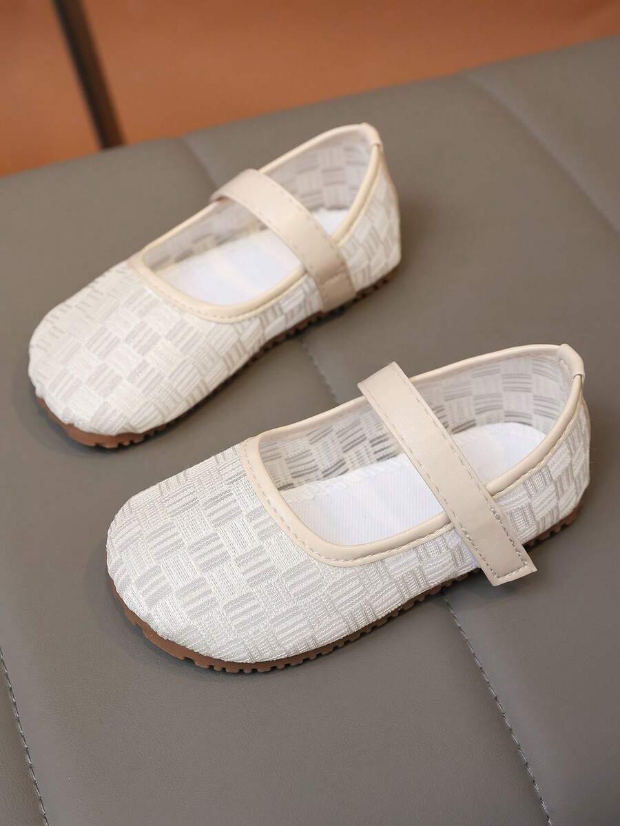 Sepatu Mary Jane Anak Perempuan dengan Motif Geometris Timbul, Sepatu Datar, Model Baru 2026 Warna Solid Motif Geometris Timbul Tenun Bernapas Sederhana dan Mudah Dipakai, Sepatu Mary Jane Datar Anak-anak, Cocok untuk Aktivitas Sehari-hari / Pakaian Pertunjukan - Krem - View 1