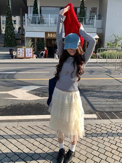 비대칭 디자인 미디 튤 스커트, 부드럽고 로맨틱한 스타일