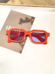 1 chiếc kính thời trang vuông dành cho nữ, tròng kính màu tím và xám, gọng nhẹ, ôm sát, kiểu dáng giản dị, thích hợp cho kỳ nghỉ, dã ngoại, kèm hộp đựng kính. - Nhiều màu - Xem 6