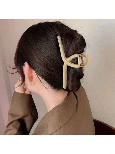 Designed Simply And Elegantly, With A Relatively Large Size, Suitable For Fixing Hair And Tidying Messy Hairstyles. Very Suitable For Daily Wear When Going Out.