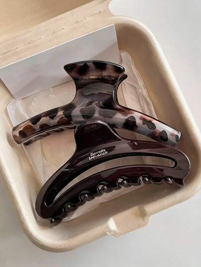 2个/1个 11.1厘米/4.37英寸 豹纹巧克力色发夹，轻巧塑料材质，浴室发饰，适合日常外出、休闲、派对、通勤、海滩、度假、马尾辫、发髻、洗脸、沐浴、化妆、搭配服装等场合的装饰配件（字母标签为单面，无特定含义，仅作装饰用途）。