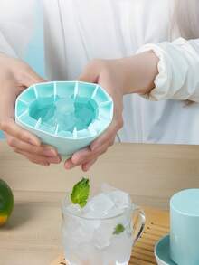 1 PC Press The Mini Ice Cube Tray Gently, A Portable Mini Ice Mold Plate, A Homemade Quick-Freezing Ice Cup, A Convenient Carryable Ice Box For The Kitchen, Ice Block Molds. Ice Molds Are Easy To Use And Durable, Suitable For Making Ice Cubes. Round Ice Block Mold - Mini Cup Ice Bucket, Shaved Ice Accessories, Suitable For Whisky, Bars, Clubs, Restaurants And Households - An Ideal Choice For Beverage Alcohol And Kitchen Accessories, Camping Equipment - Multicolor - View 3