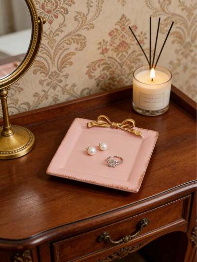 可爱的粉色首饰收纳盒，简约优雅的配色，梳妆台装饰，朋友礼物，首饰收纳盘，适合可爱优雅的女士，宽敞的空间可收纳项链、耳环、手表，适用于梳妆台、浴室、卧室——男女皆宜的理想礼物，现代美学风格，光滑表面，轻巧便携，戒指架，时尚家居装饰，耳环收纳，家居饰品
