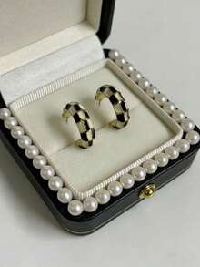 1 Pair Classic Black And White Plaid C-Shaped Hoop Earrings, Fashionable And Versatile - Multicolor - View 5