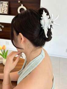 1pc New European And American Style Large Seashell Hair Claw Clip, Versatile Hair Accessory - Beige - View 1