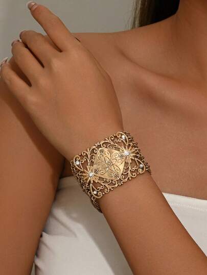 1pc Vintage Elegant Bohemian Luxury Hollow Floral Pattern Square Design Rhinestone Inlaid Multi-Layer Chain Women's Bracelet, Suitable For Ladies' Vacation, Party, Holiday Gift