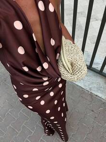 Conjunto de 2 piezas con top halter de cuello profundo y estampado de lunares, y minifalda - Café - Ver 5