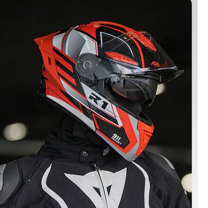 1pc Flip-Up Stylish Motorcycle Helmet, With Detachable Face Shield, Easy-To-Remove Base, Rear Wings For Reduced Wind Resistance, Adjustable Ventilation Switches And Vents, Multi-Position Single-Handed Buckle, And Removable Ear Pads For Comfort And Easy Replacement.