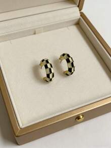 1 Pair Classic Black And White Plaid C-Shaped Hoop Earrings, Fashionable And Versatile - Multicolor - View 10