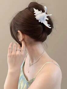 1pc New European And American Style Large Seashell Hair Claw Clip, Versatile Hair Accessory - Beige - View 5