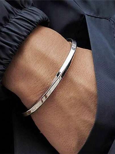 1件时尚钛钢莫比乌斯环手链，男女皆宜，可定制，适合日常佩戴，也可作为男友生日礼物