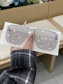 1 Cặp kính thời trang nam gọng vuông màu xám trong suốt, tròng kính liền khối, thiết kế theo yêu cầu, phù hợp cho phong cách thường ngày, đường phố và du lịch. - Xám - Xem 2