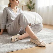 Dép lê lưới thoáng khí mới mùa Xuân/Hè 2026, họa tiết động vật hoạt hình, đế mềm nhẹ chống trơn trượt, thích hợp sử dụng trong nhà, tập yoga, gym, du lịch, khách sạn, có thể gấp gọn, màu kaki hình gấu trúc, unisex. - Màu Khaki - Xem 3