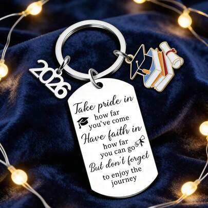 Portachiavi per laureati 2026, regalo di laurea universitaria/college 2026 per lei, regalo di diploma di scuola superiore per lei, regalo di laurea magistrale per lei, regalo di laurea per studenti dell'ultimo anno per lei