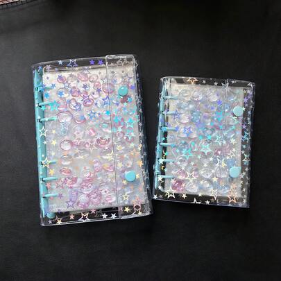 A6/A7尺寸贴纸笔记本，透明彩色，便携式文件袋，双按扣装订，可收纳偶像卡片、贴纸、日记、笔记、照片，也可作相册使用。文具、笔记本、贴纸笔记本、办公用品、学习用品、返校贴纸笔记本。