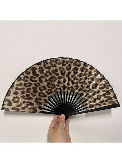 Quạt xếp họa tiết da báo thanh lịch với khung đen - Chủ đề công chúa thời trang, nhẹ và dễ mang theo dành cho nữ, quạt cầm tay | Quạt chủ đề công chúa | Quạt nhẹ, Lựa chọn mùa xuân hè, Quà tặng cho phù dâu, Trang trí phòng, Trang trí phòng ngủ, Bãi biển, Du lịch, Dành cho nam, Dành cho nữ, Kỳ nghỉ, Đồ dễ thương, Quà tặng Ngày của Mẹ, Trang trí phòng ngủ, Vườn, Trang trí nhà bếp, Mùa hè, Bãi biển, Đồ dùng cần thiết khi đi du lịch, Trang trí phòng, Mềm mại, Tốt nghiệp