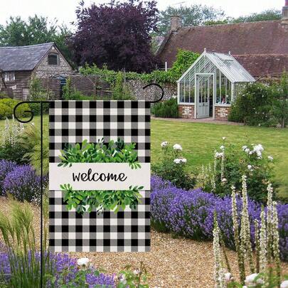 1 件格子绿色植物欢迎花园旗，经典黑白格子背景，饰以清新绿叶，手写“欢迎”字样，简约温馨，充满生机勃勃的绿色植物元素，用途广泛且经久耐用，双面竖式，简约清新风格花园旗，适用于室内外门廊、房屋、草坪、花园、露台、派对装饰（不含旗杆）