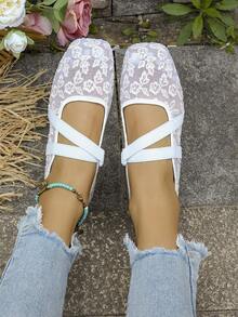 3D玫瑰蕾丝网面平底鞋，时尚舒适透气玛丽珍芭蕾舞鞋，柔软优雅的乐福鞋，配珍珠弹力带 - 白色 - 查看 3