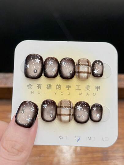 10片/套 美甲贴片，可可星愿。冬春咖啡色闪光玻璃珠猫眼手绘格子图案手工美甲贴片。