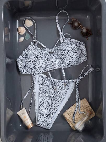 Bộ bikini 2 mảnh in họa tiết nhiều màu sắc, kiểu dáng giản dị, thích hợp cho kỳ nghỉ biển hoặc tiệc tùng, đồ bơi gợi cảm buộc dây.