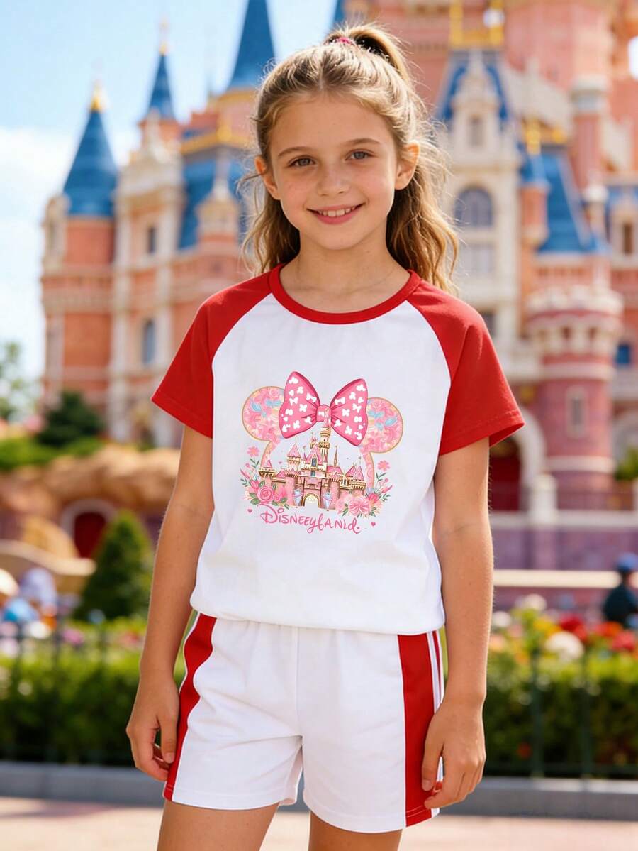 [Disneyland Collaboration] Red And White Raglan Sleeve T-Shirt With Bow And Castle Print + Striped Sports Shorts Set | Girls' Summer Clothing | Cartoon Casual Two-Piece Set - Trắng và đỏ - Xem 1