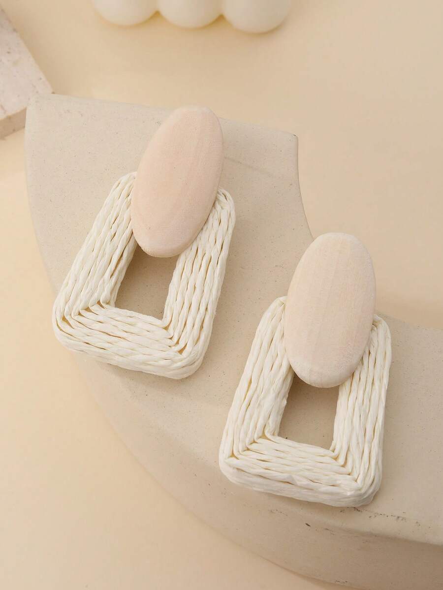 1 Pair Fresh White Raffia Woven Trapezoid Earrings, Wooden Oval Base Geometric Earrings For Women, Suitable For Parties, Vacations, Festivals, Daily Wear, And As Gifts - White - View 1