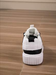 Women's Outdoor Black & White Breathable Mesh Lace-Up Skate Shoes, Campus Casual Fashion Sneakers - Black and White - View 6