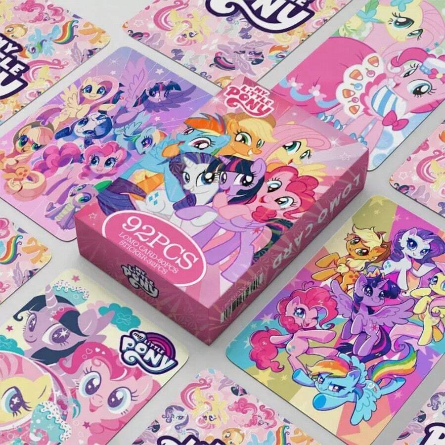 92张洛丽塔风格贴纸套装，粉紫色系一次性收藏，包含暮光闪闪和瑞瑞等热门角色的生动插画，贴纸质感细腻。 - 彩色 - 查看 1